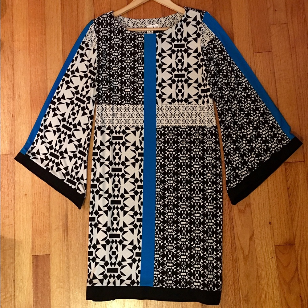 Print Dress w/ Flare Sleeves